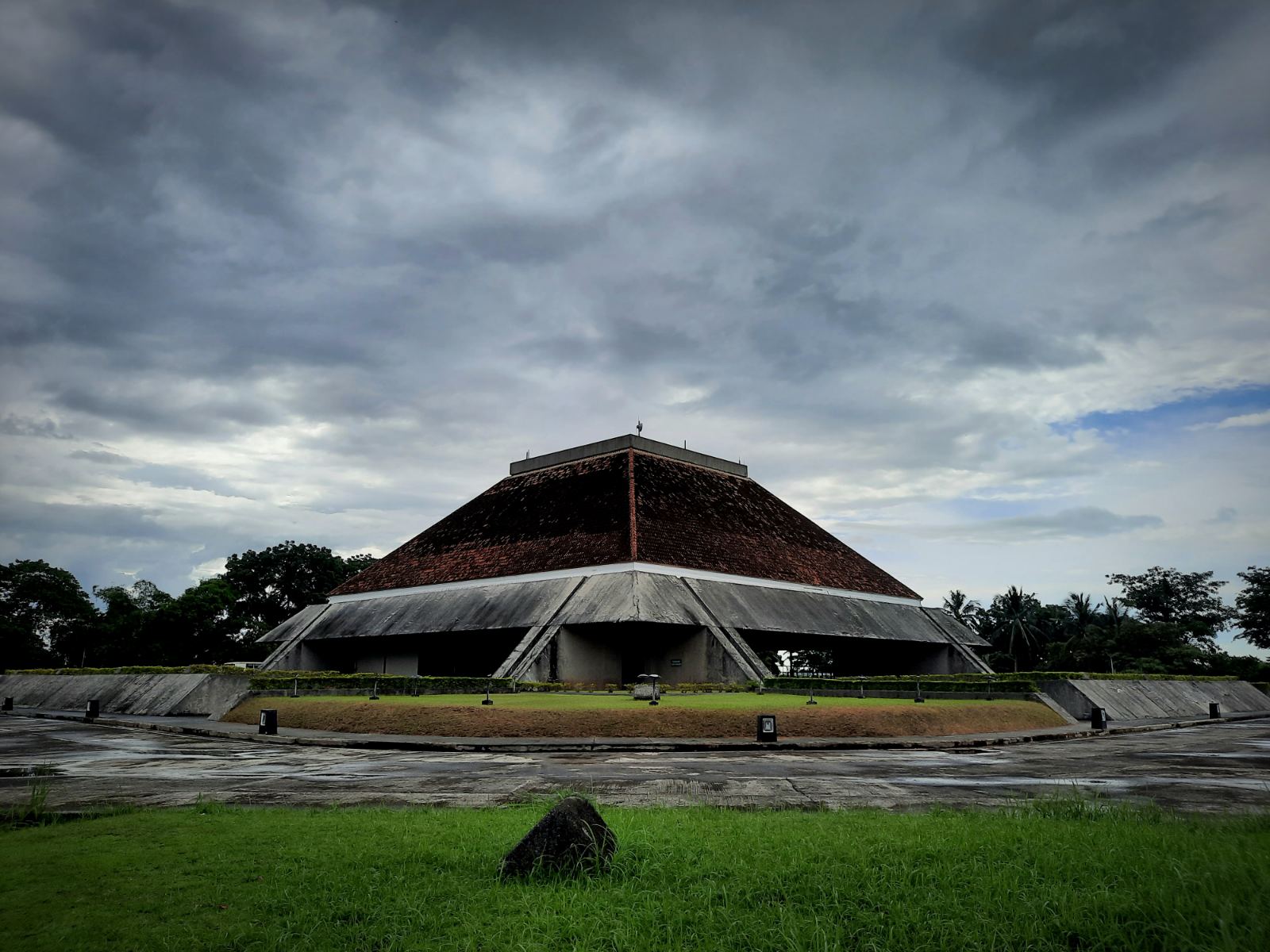 A landmark of the PHSA is the National Arts Center auditorium designed by Leandro Locsin, the Philippines' national artist for architecture. Photo: JC Gotinga