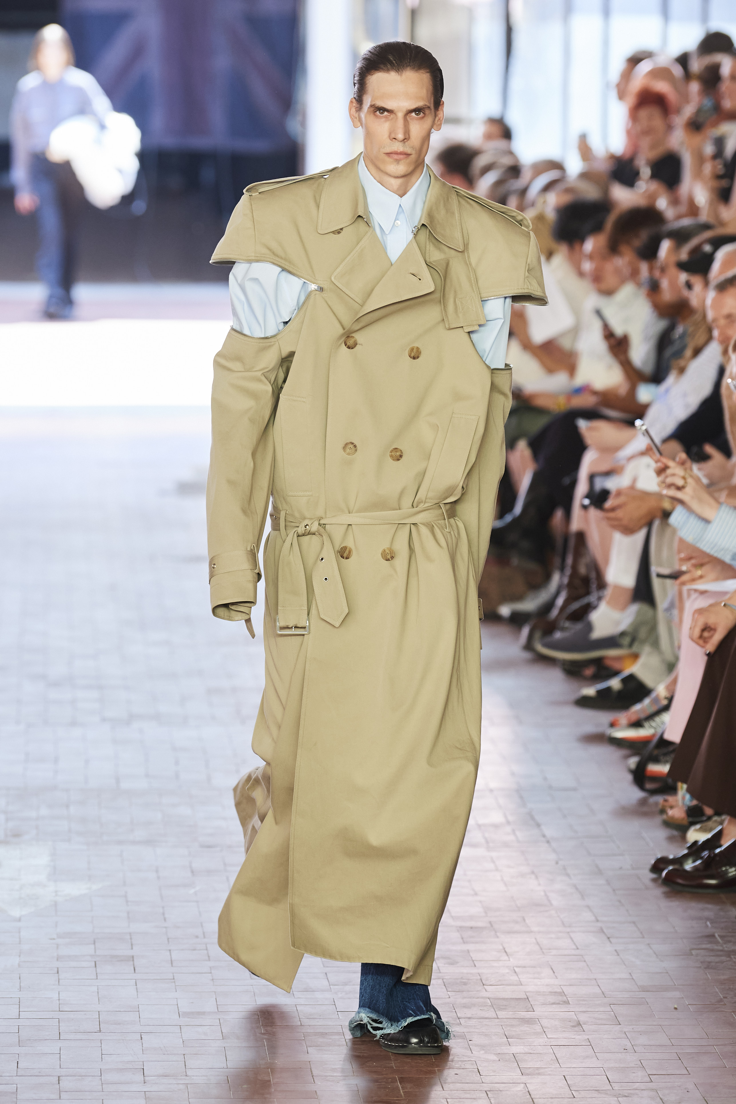 The Top 5 Shows at Men's Fashion Week Spring 2023: Kenzo, Louis Vuitton,  Givenchy, Versace and Fendi – Fashion Bomb Daily