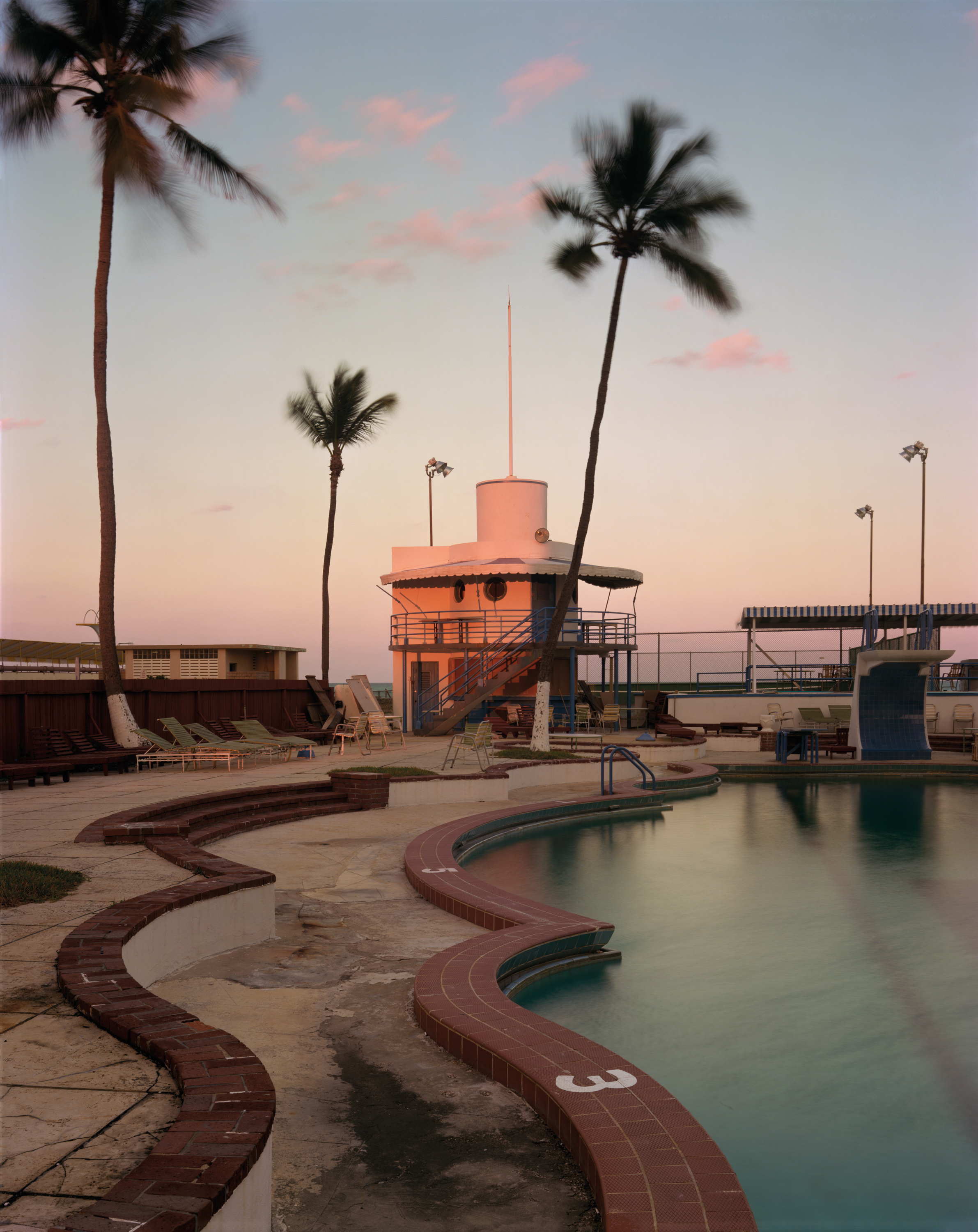 Miami Beach, Florida, 1978. Joel Meyerowitz. Image courtesy the artist, Huxley-Parlour, and Howard Greenberg.jpg