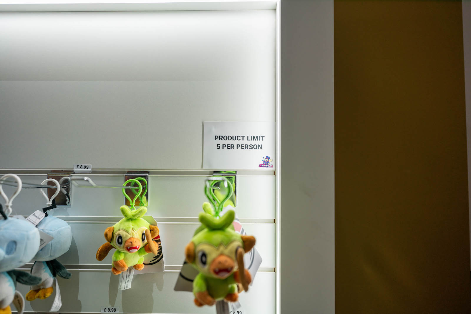 Boneka yang dijual di Pokémon Center