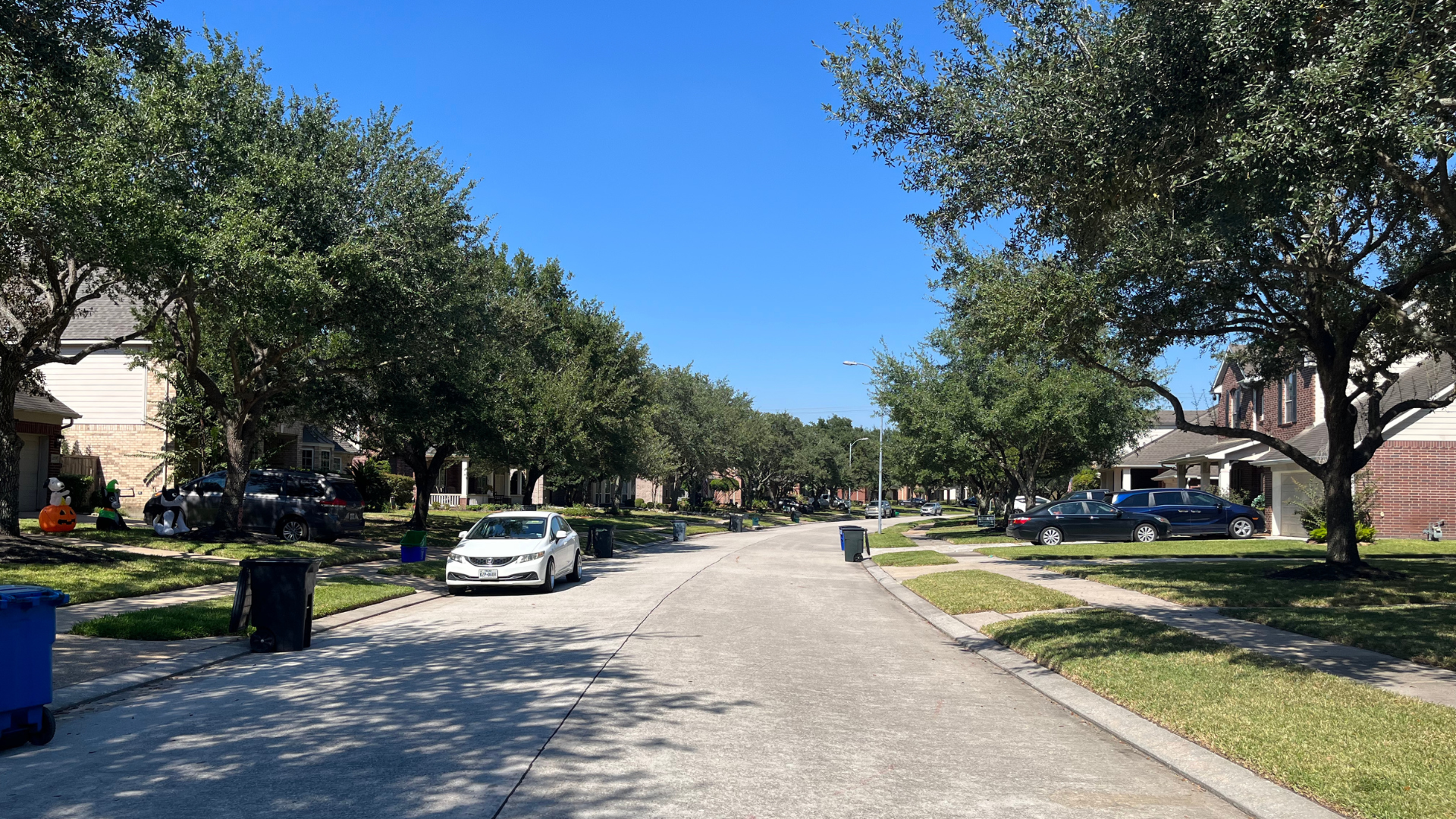 The Falls Creek neighborhood, which is just across Greens Bayou from Allen Field, one of the neighborhoods being bought out. (Alex Lubben / VICE News)