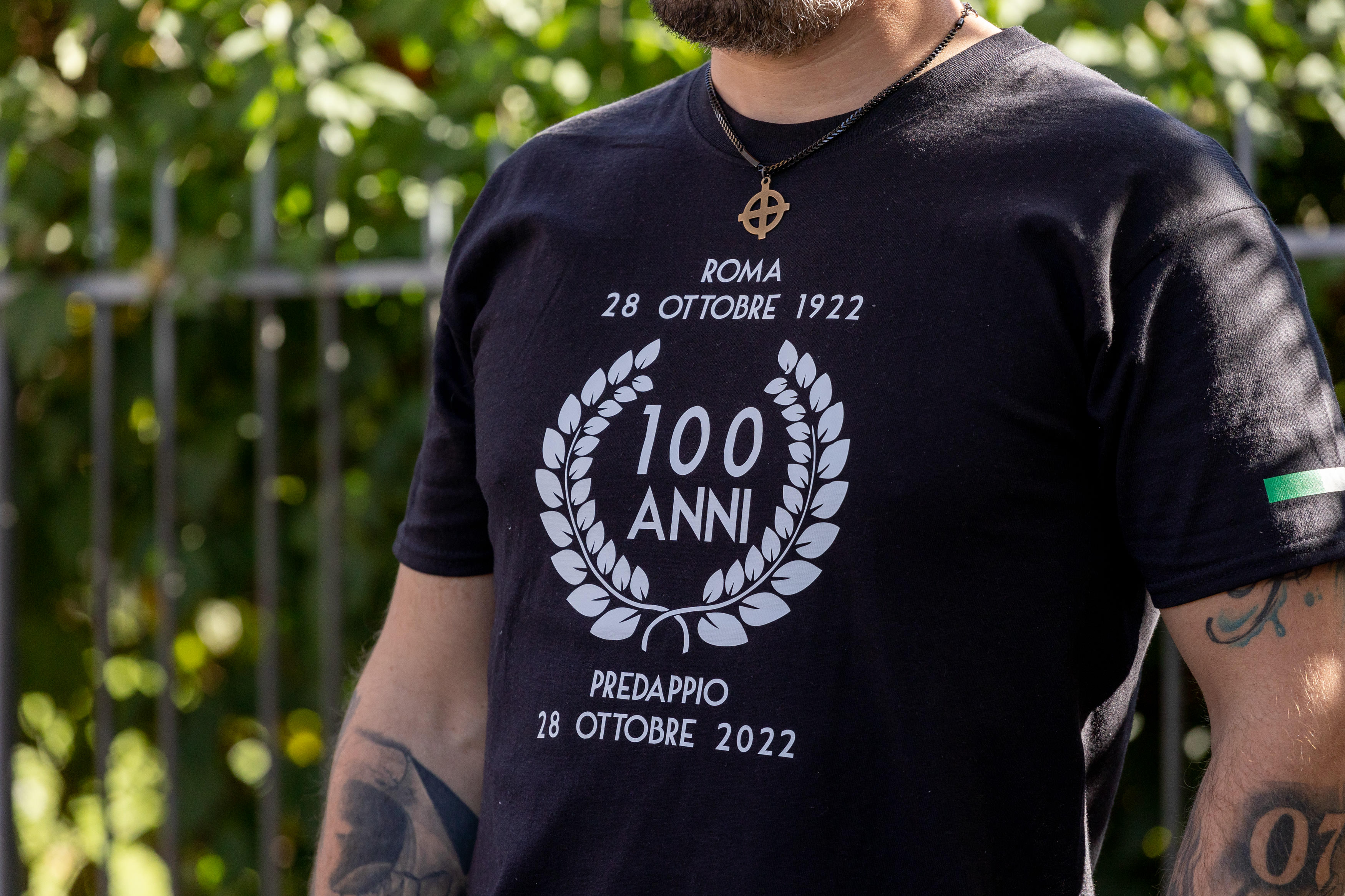 Kaus hitam bertuliskan “Roma, Octobe 28, 1922 - 100 Years - Predappio, October 28, 2022”.