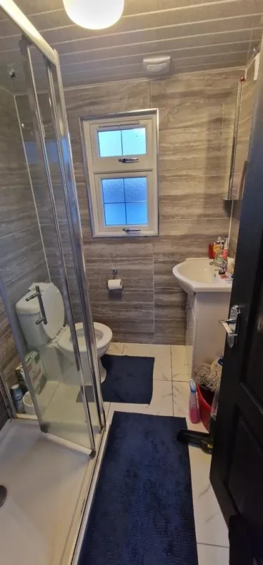 Bathroom of tiny loft for rent in Hayes, London