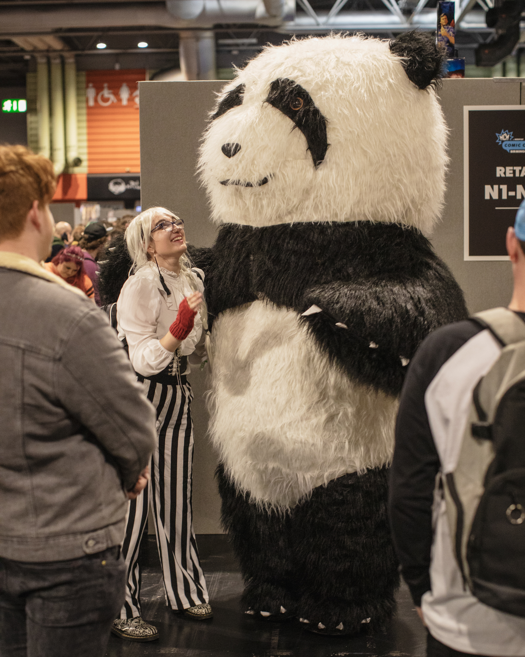 Birmingham MCM Comic Con: Pengunjung terpesona melihat panda raksasa