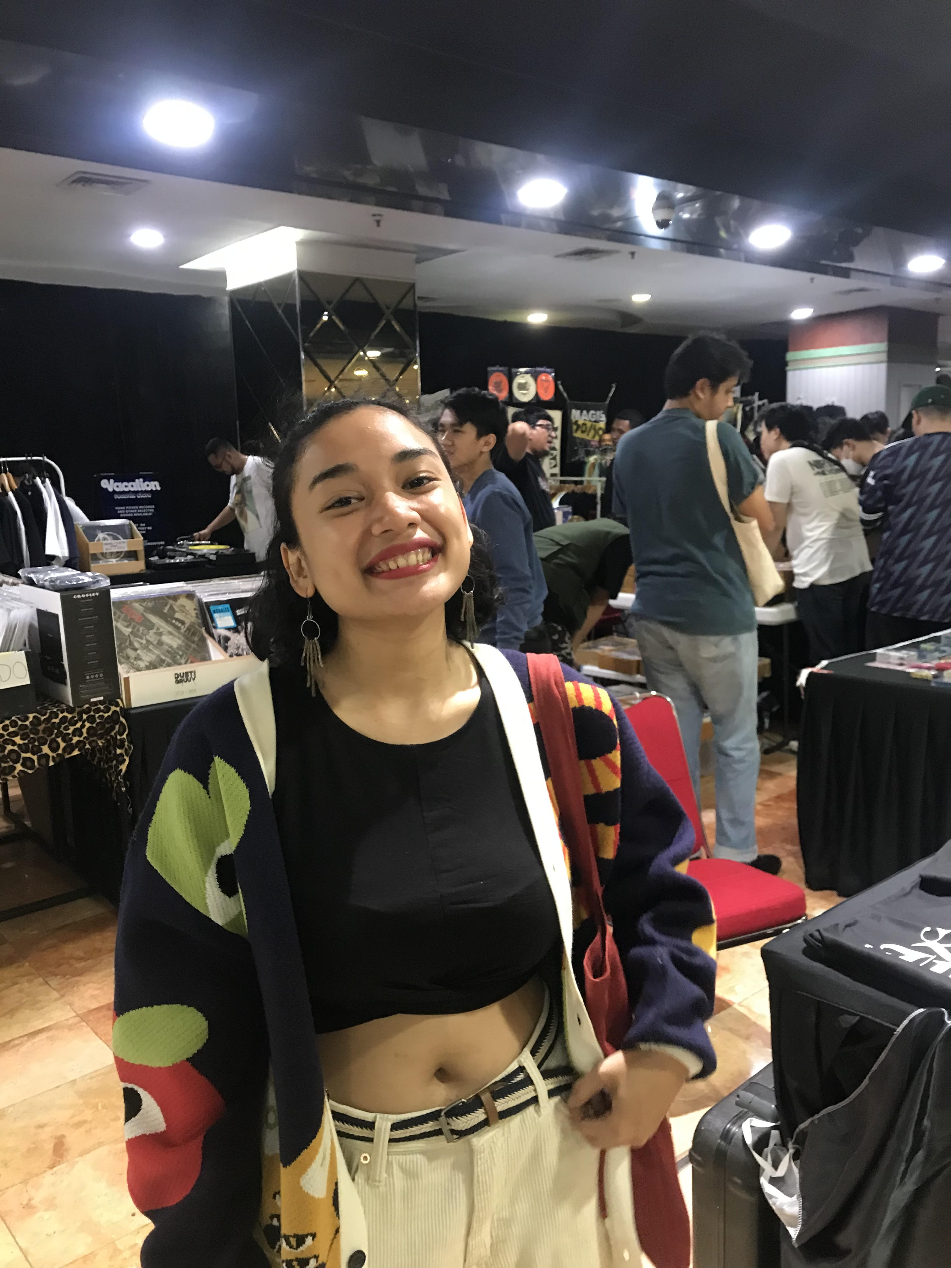 gen z konsumsi musik rilisan fisik vinyl records piringan hitam cd vice.com
