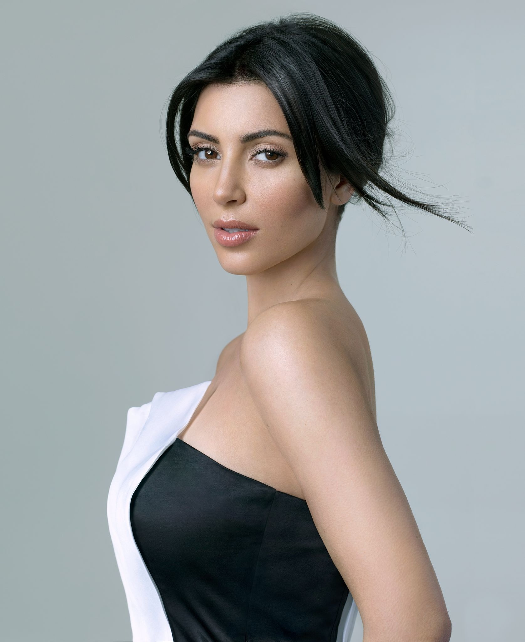 Kim Kardashian in profile in black and white dress