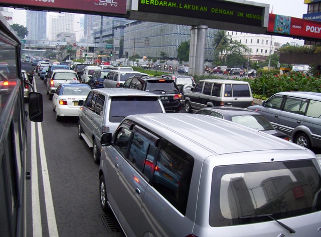 Traffic_jam_in_Sudirman_Street,_Jakarta,_Indonesia.jpg