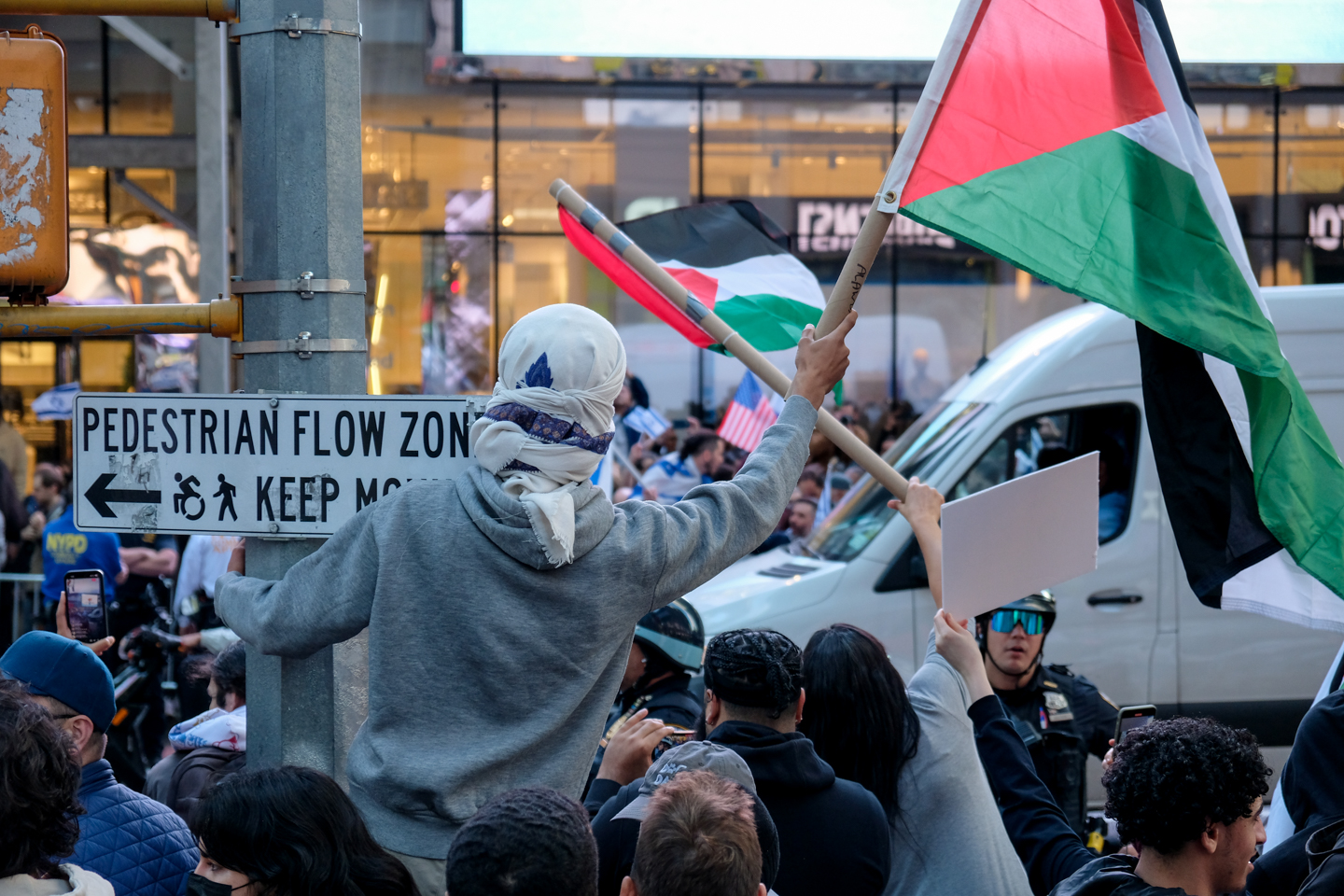 Thousands of pro-Palestine protesters rally in Times Square. A smaller group of pro-Israel protesters stand across the road separated by police and barricades..Photo by Tess Owen