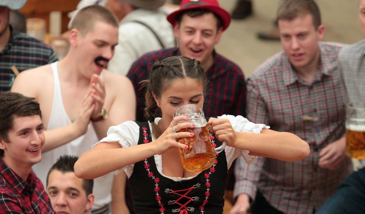 Sexuelle Übergriffe Maßkrug Schlägereien Und Hitlergrüße—die Wiesn