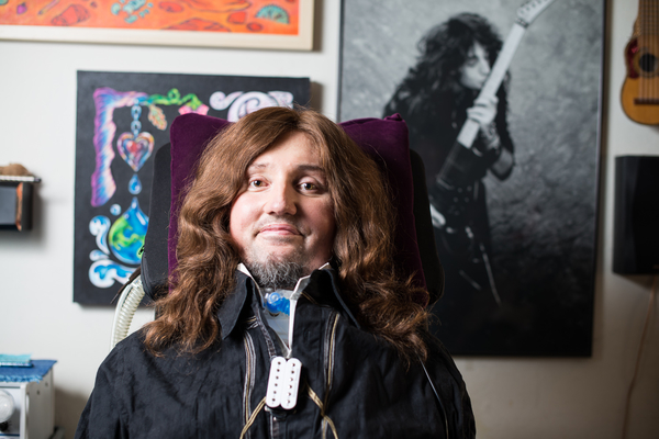 A pesar de estar paralizado, Jason Becker sacará un nuevo álbum