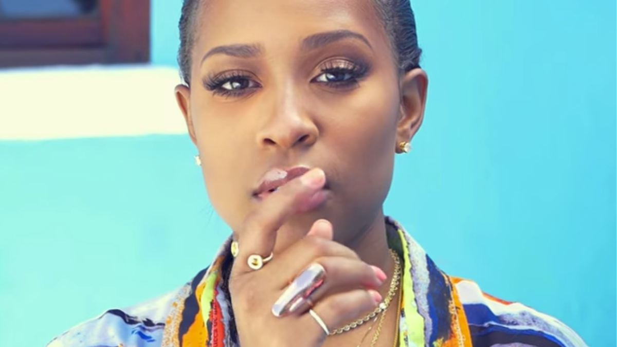 Dej Loaf's Blue Hair Is the Perfect Shade for Any Skin Tone - wide 8