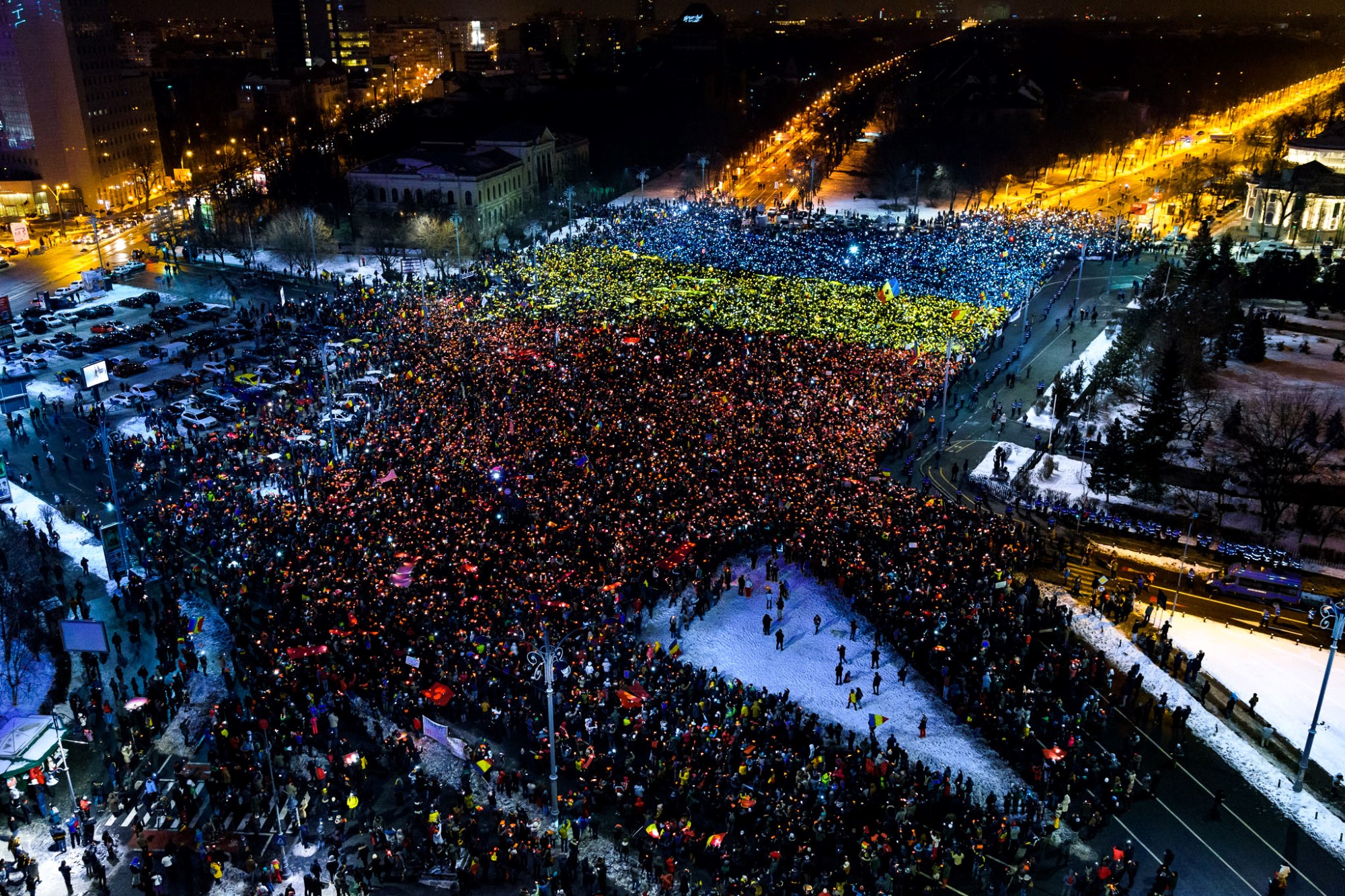 whether add to Compress Cum s-a văzut de sus tricolorul uman care a emoționat și enervat România