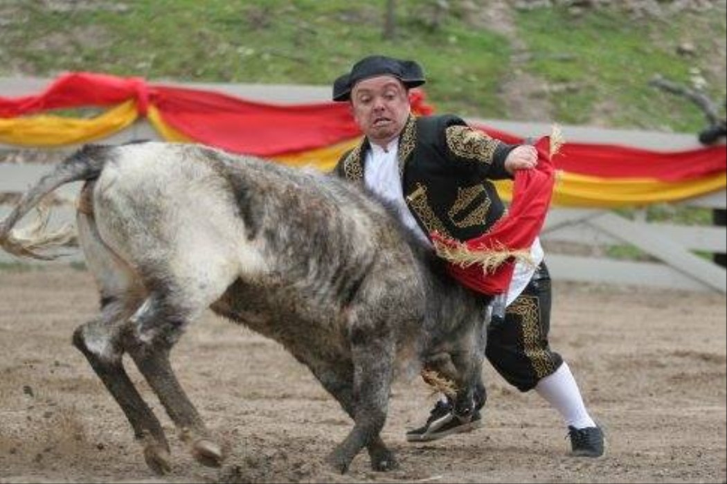 Resultado de imagen de payasos con toros