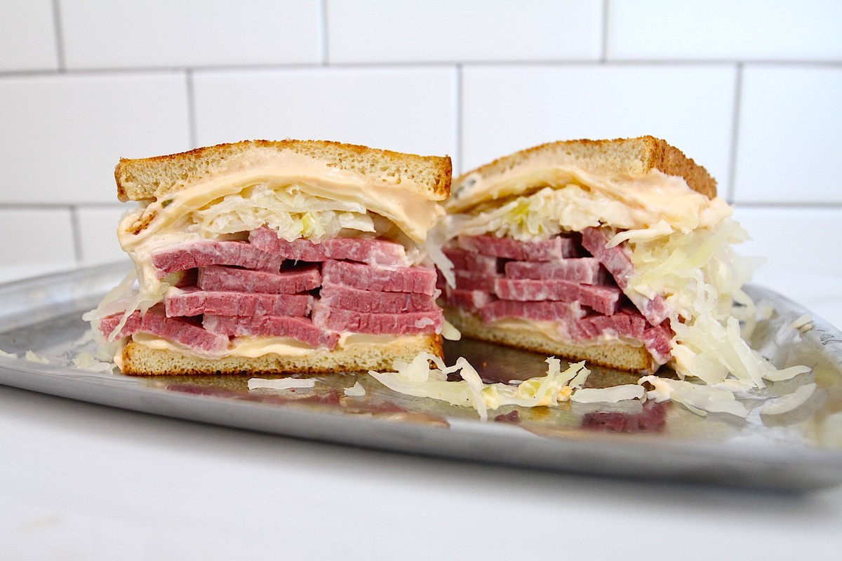 corned-beef-reuben-sandwich-recipe-munchies