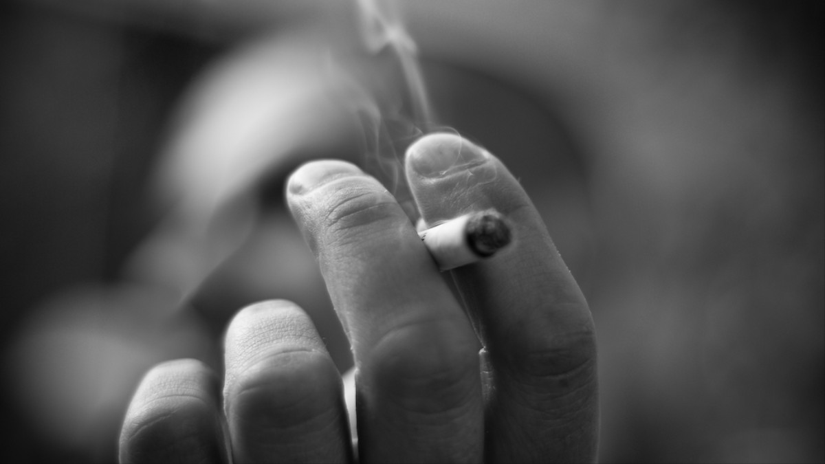 canada-mulling-over-upping-national-smoking-age-to-21