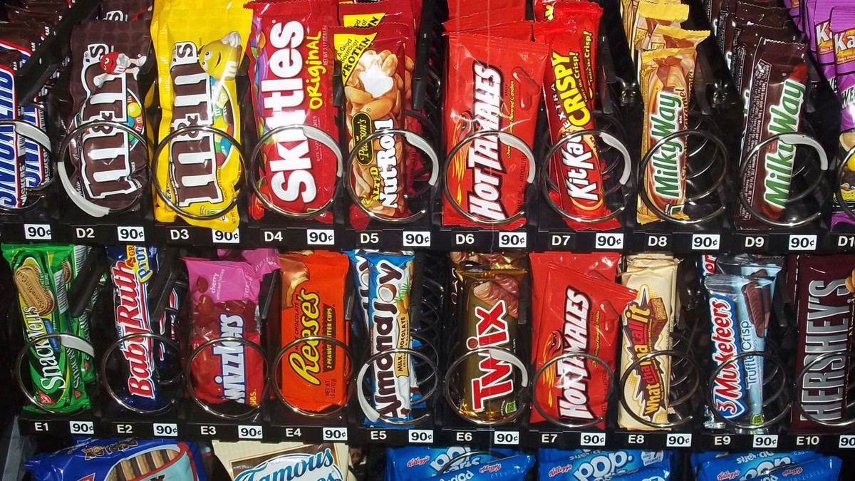 This Vending Machine Tricks You into Choosing Healthy Snacks MUNCHIES