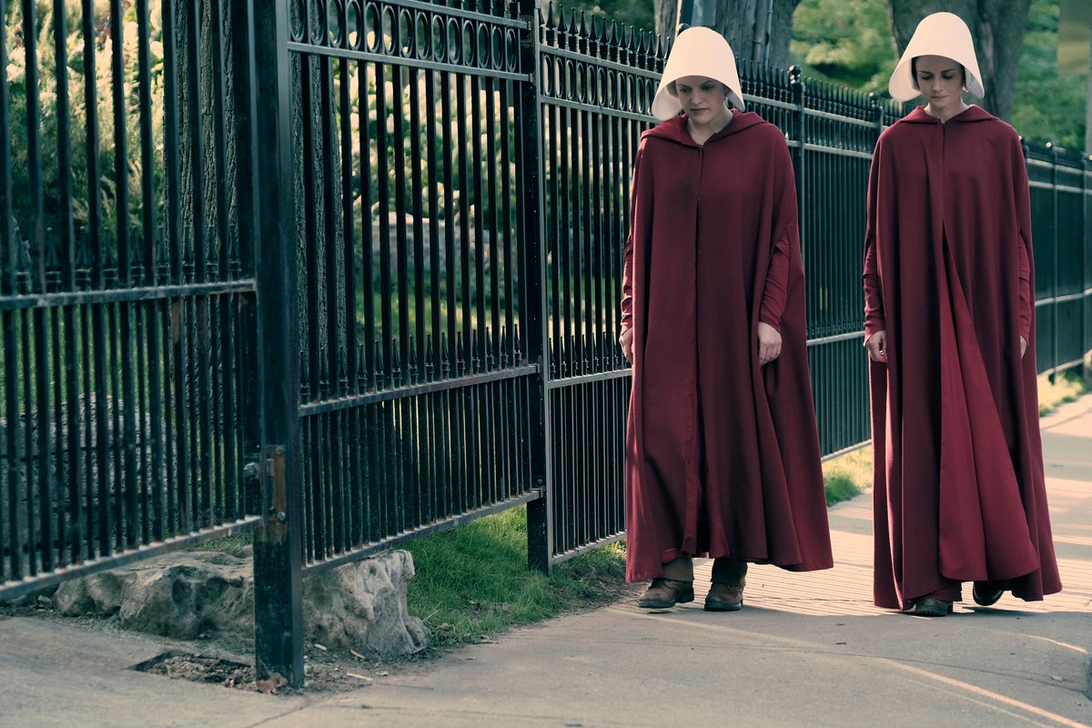 'The Handmaid's Tale' Premiere Is a Terrifying Nightmare ...