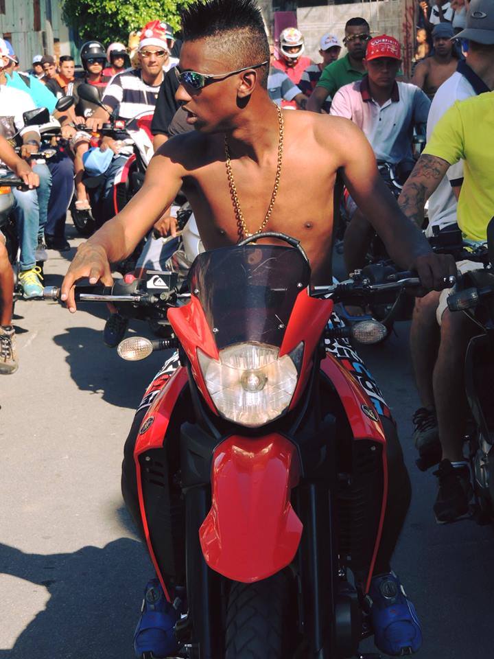 VIDEO DANDO GRAU DE MOTO) COM MUSICA/ FUNK!. 