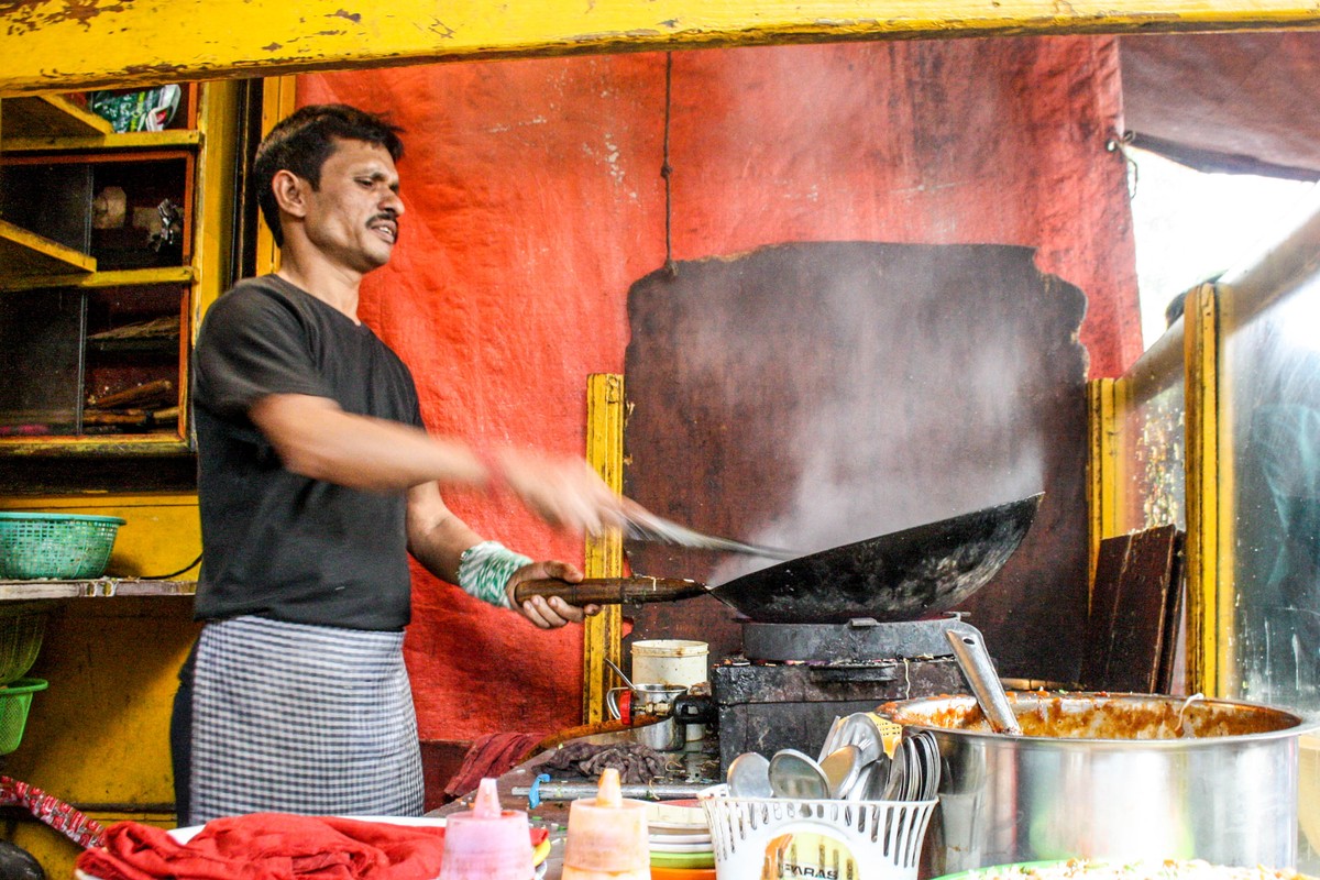 Inside the Birthplace of IndianChinese Cuisine MUNCHIES