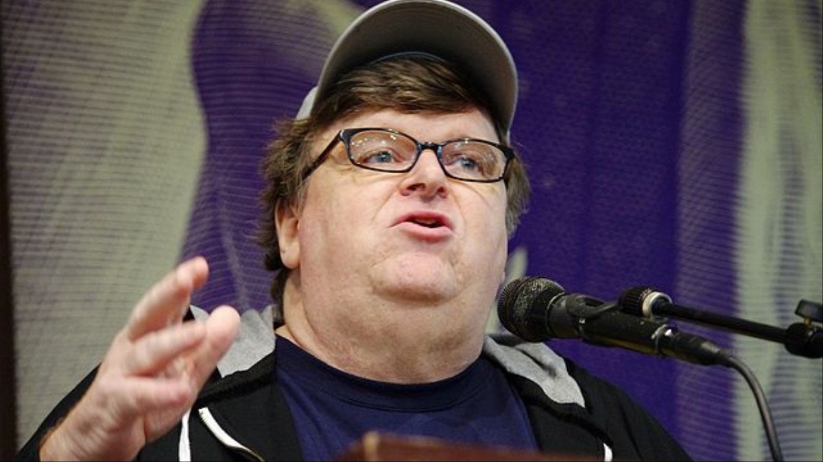 michael moore Liberal filmmaker michael moore called president trump out on friday for dubbing stephen bannon as sloppy, since he also referred to moore as sloppy in a tweet last year. michael moore Liberal filmmaker michael moore called president trump out on friday for dubbing stephen bannon as sloppy, since he also referred to moore as sloppy in a tweet last year.