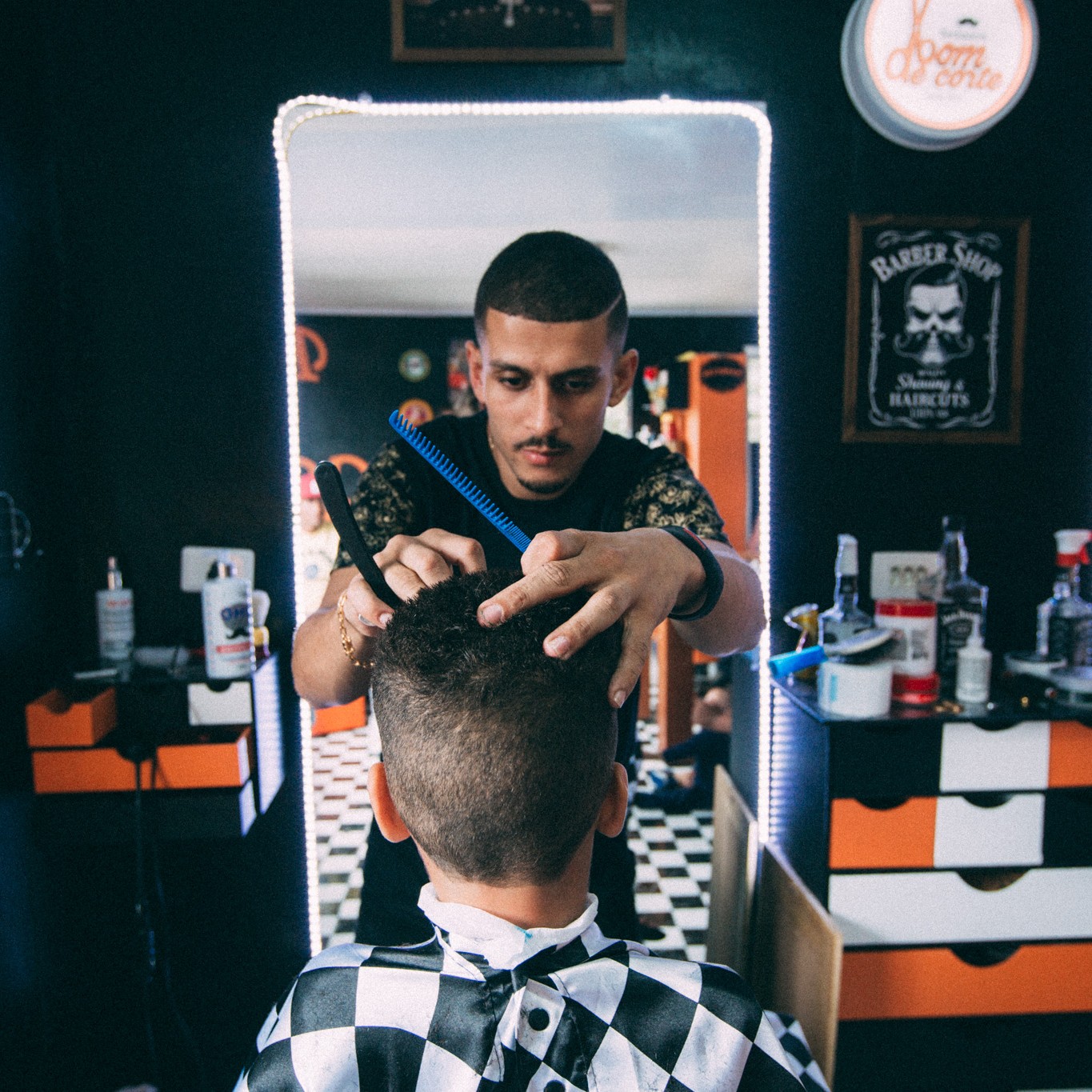 Sucesso no Twitter, barbeiro do corte blindado vira estrela de reality show  · Notícias da TV