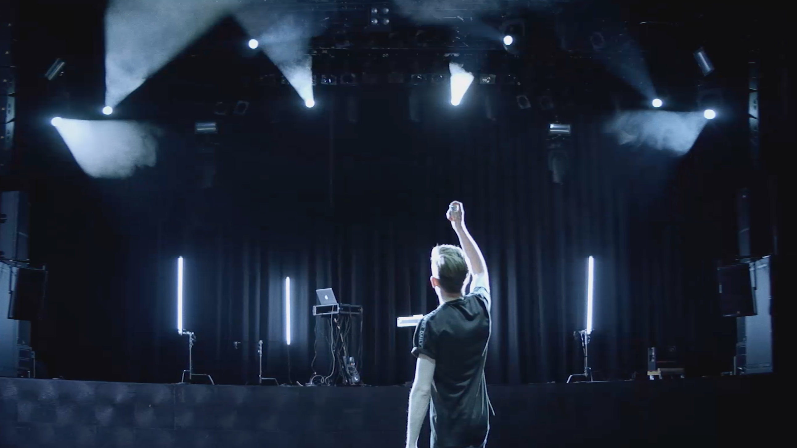 Anyone Can Be a Conductor With This Wireless Wand