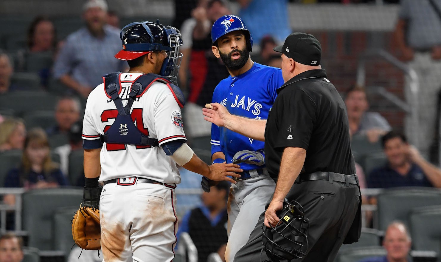 Jose Bautista bat flip inspires vicious clap back from Braves pitcher