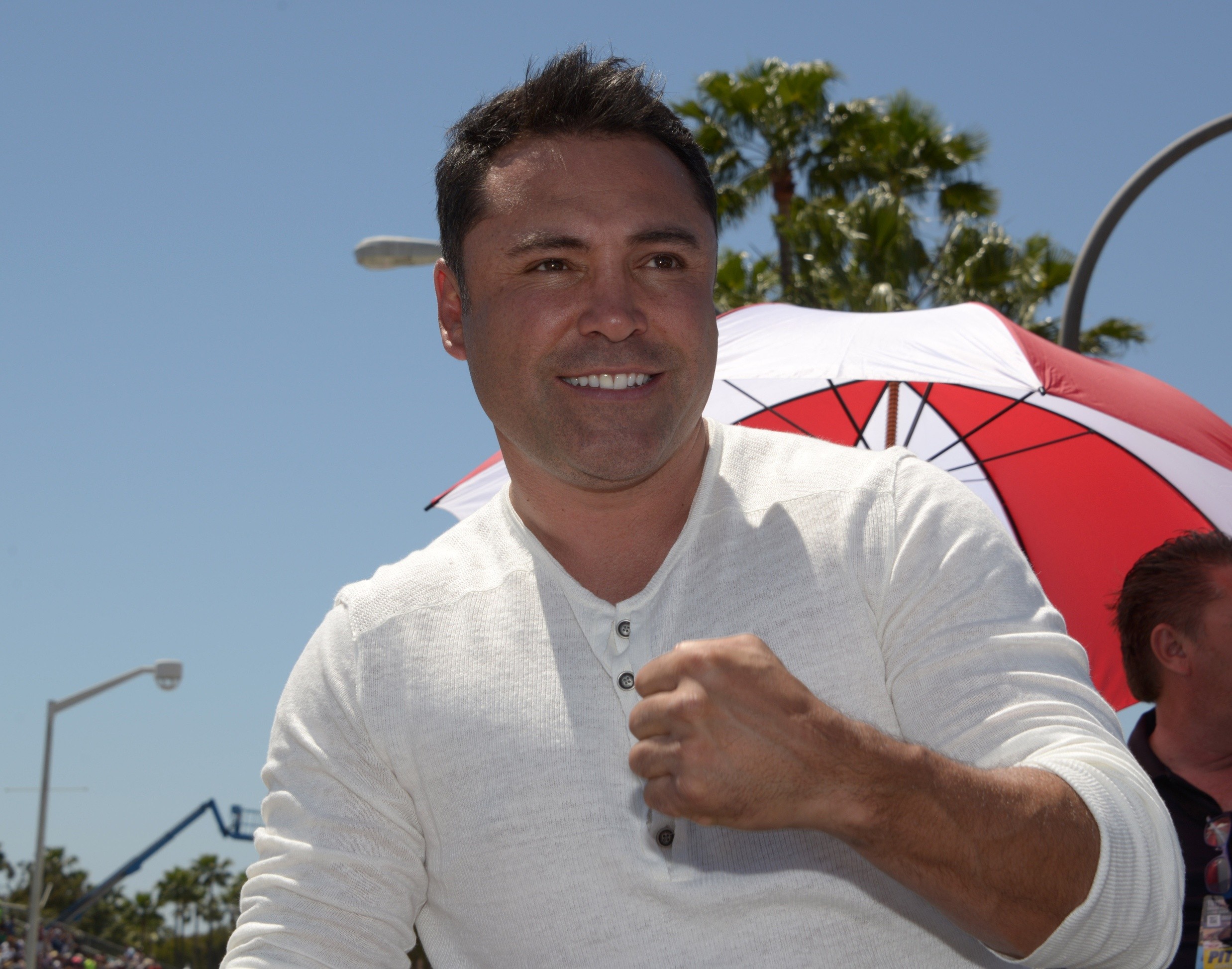 Oscar De La Hoya Pens Self-Serving Open Letter about Mayweather-McGregor