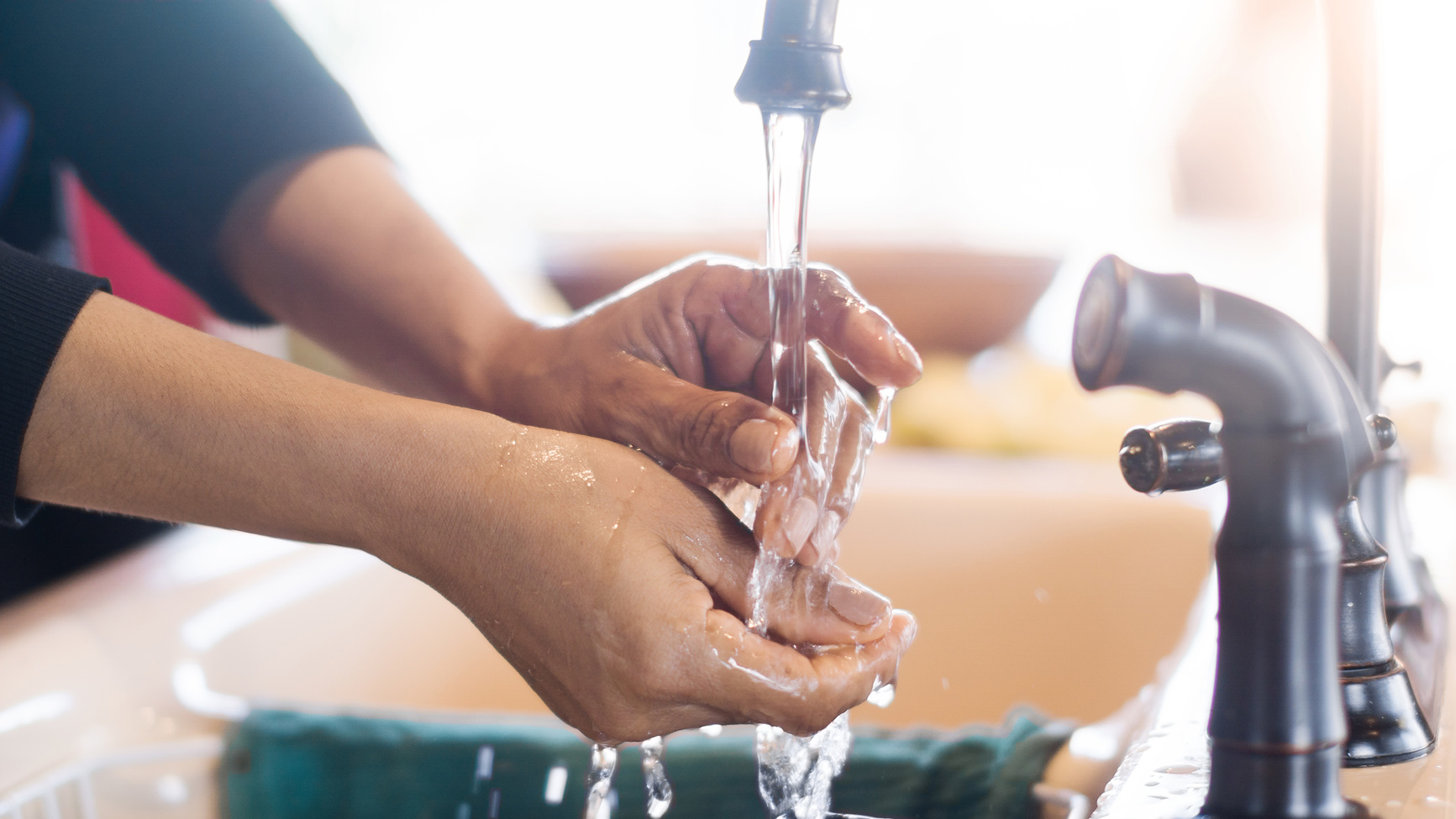 Hot Water Doesn't Make Your Hands Any Cleaner