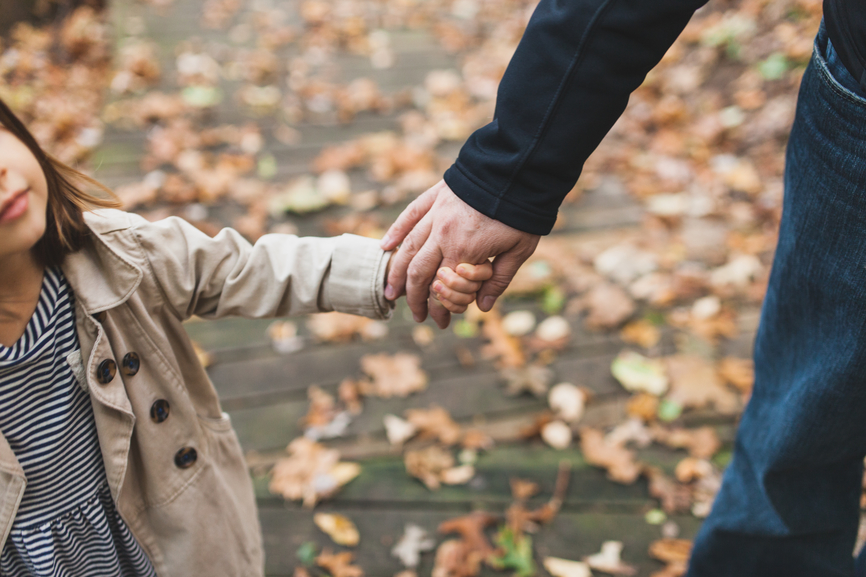 Vrouw gaat groot zwart