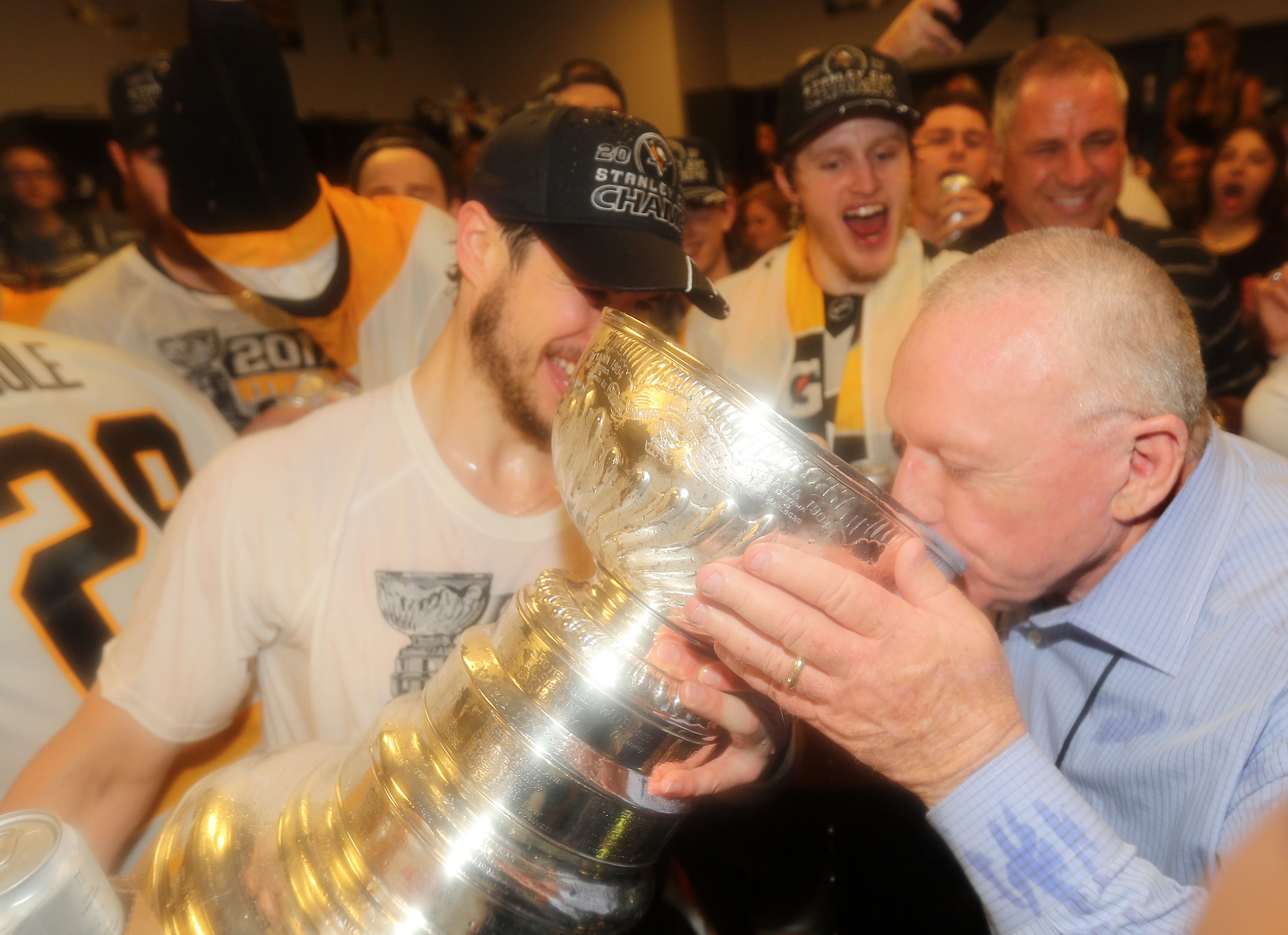 https://video-images.vice.com/articles/593eaa73b0af205df1f4a57a/lede/1497279621478-jim-rutherford-stanley-cup-2017.jpeg