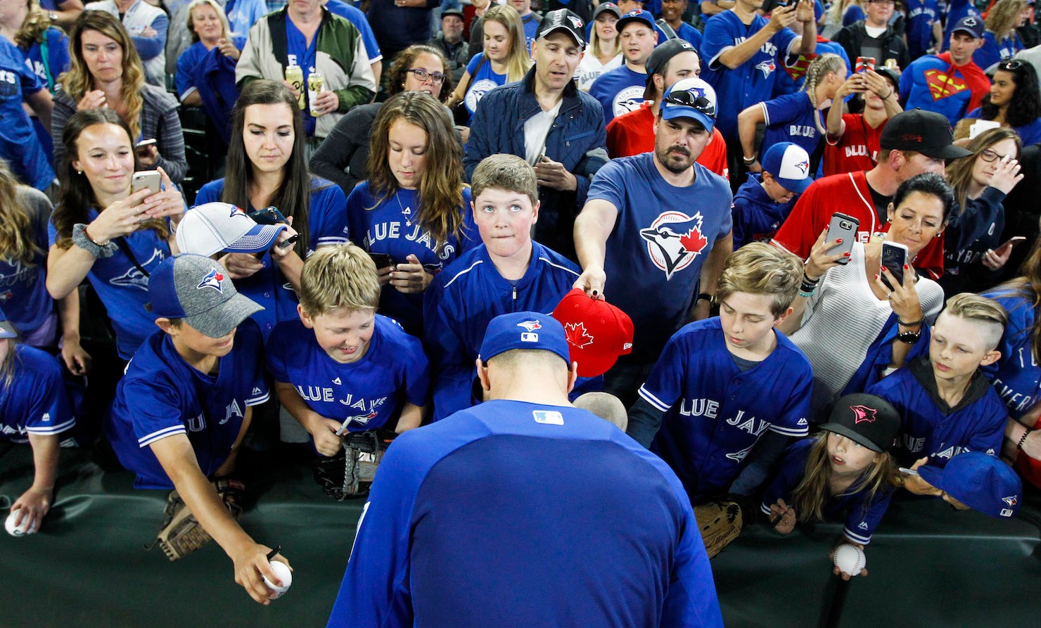 Blue Jays fans from Western Canada invade Seattle in huge numbers