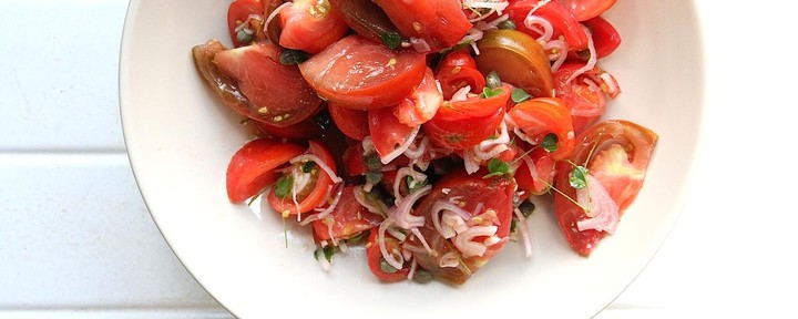 Einfacher Tomatensalat - MUNCHIES