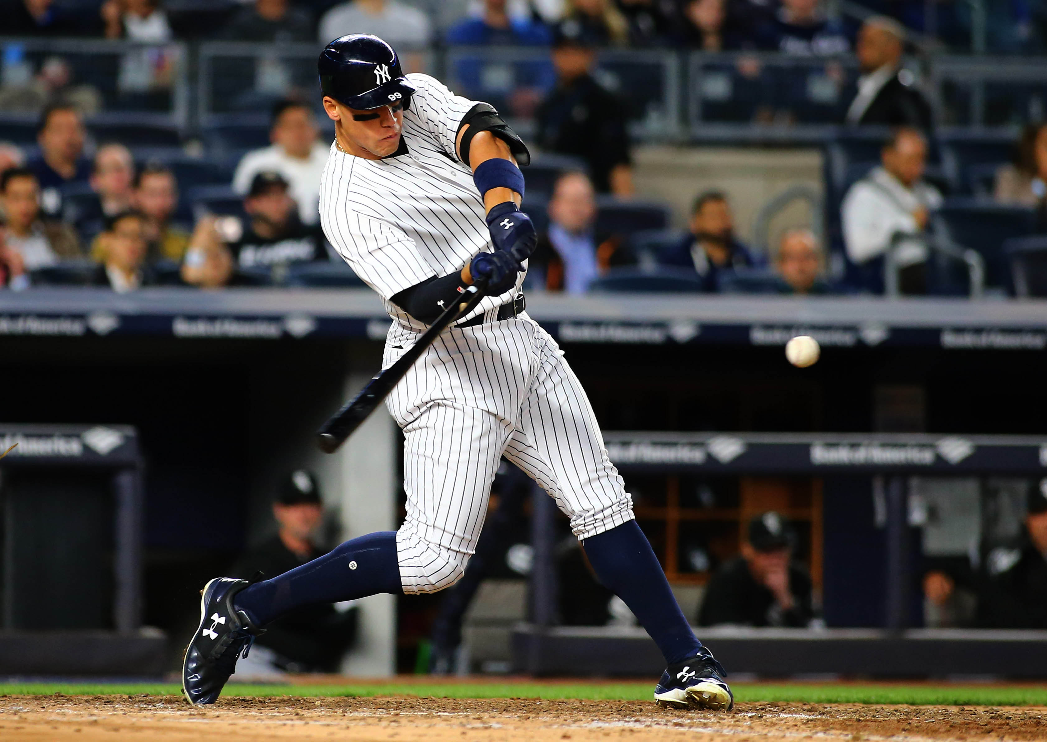 Aaron Judge blasts 50th HR, breaking Mark McGwire's rookie record