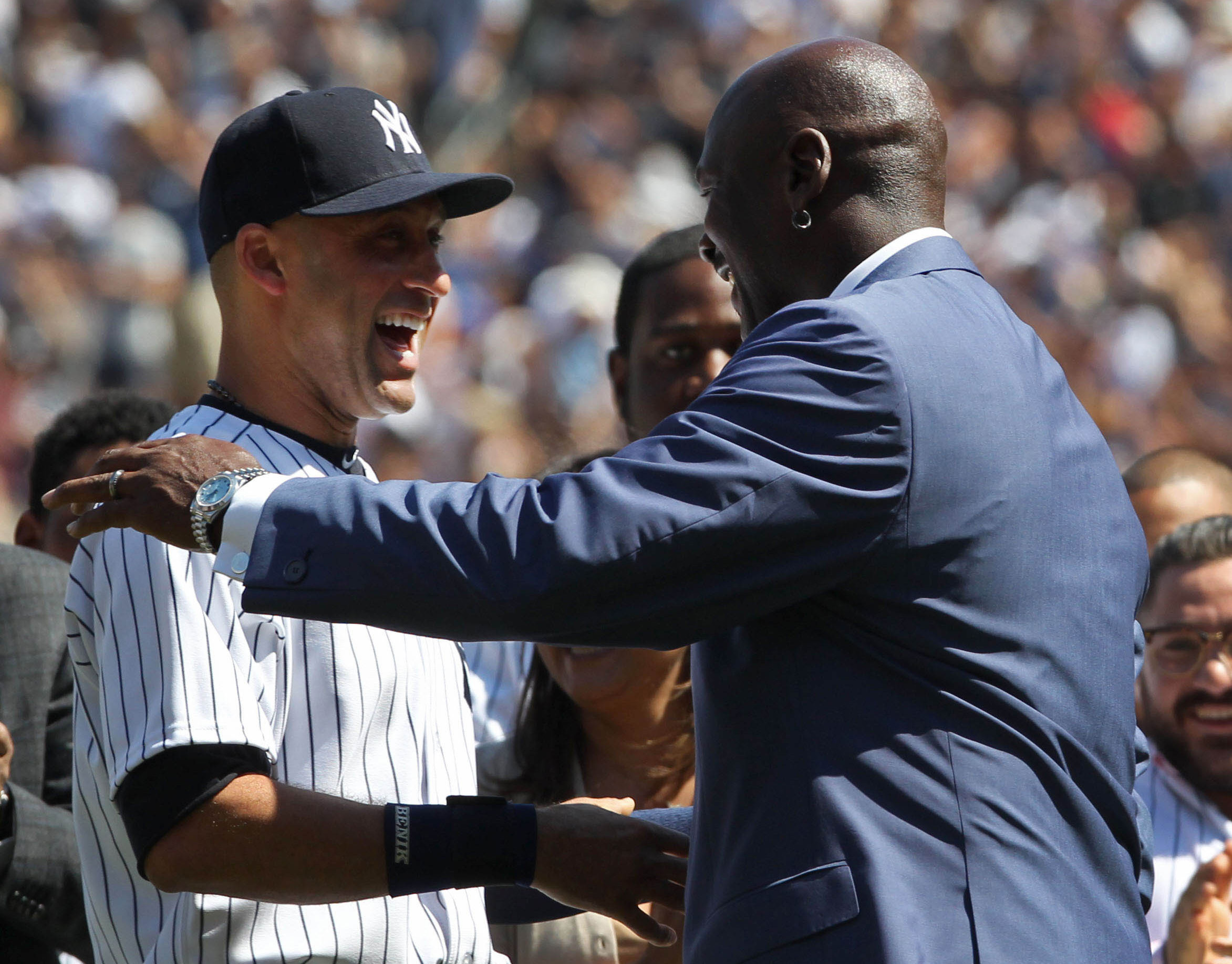 Derek Jeter-led group wins bid to purchase Miami Marlins; Michael Jordan  among 16 investor in the deal (report) 