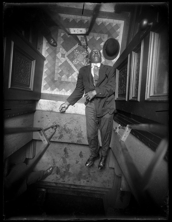 Tot im Fahrstuhlschacht und Ehebett 100 Jahre alte Tatortfotos aus New