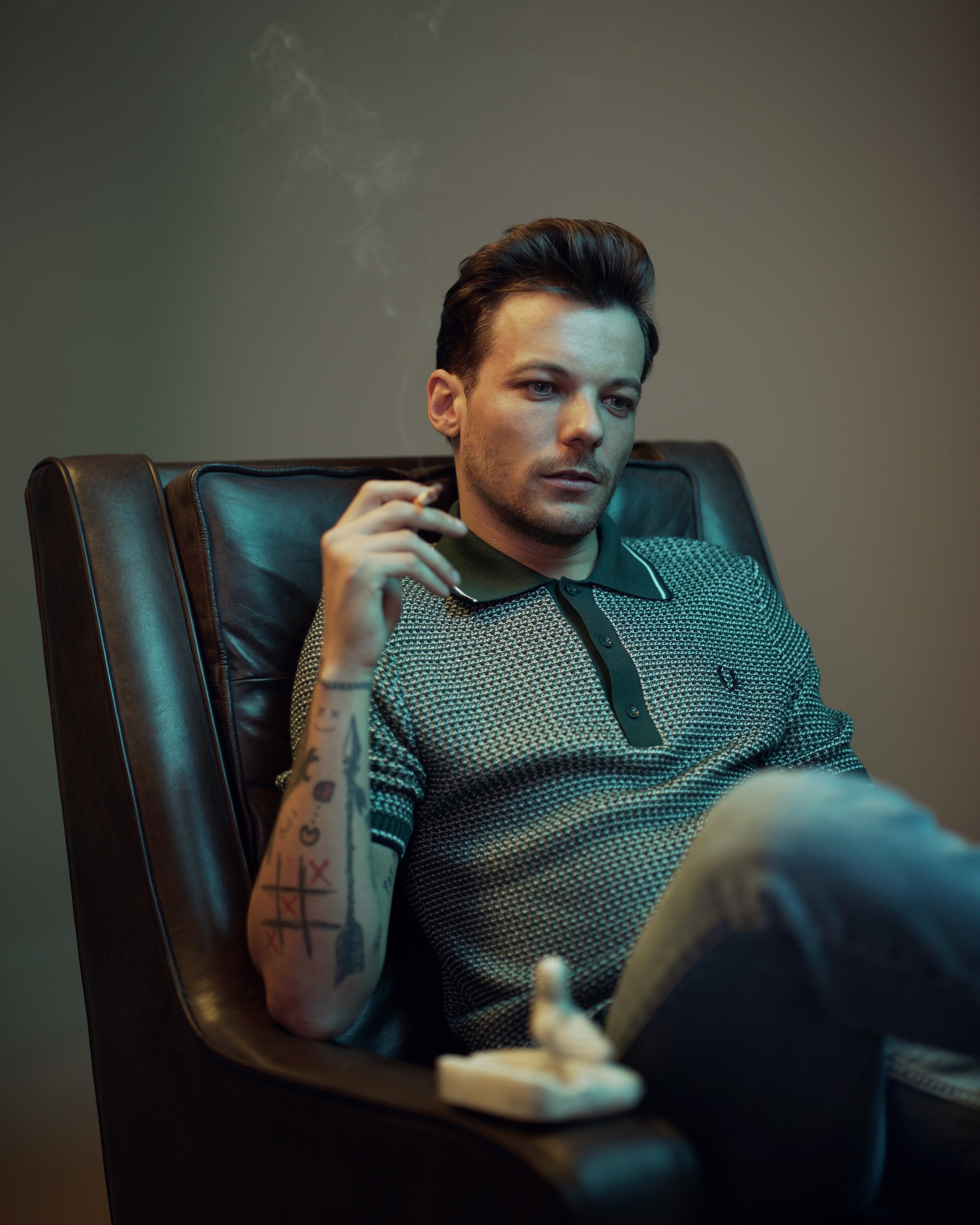 Download Louis Tomlinson With A Cigarette Wallpaper
