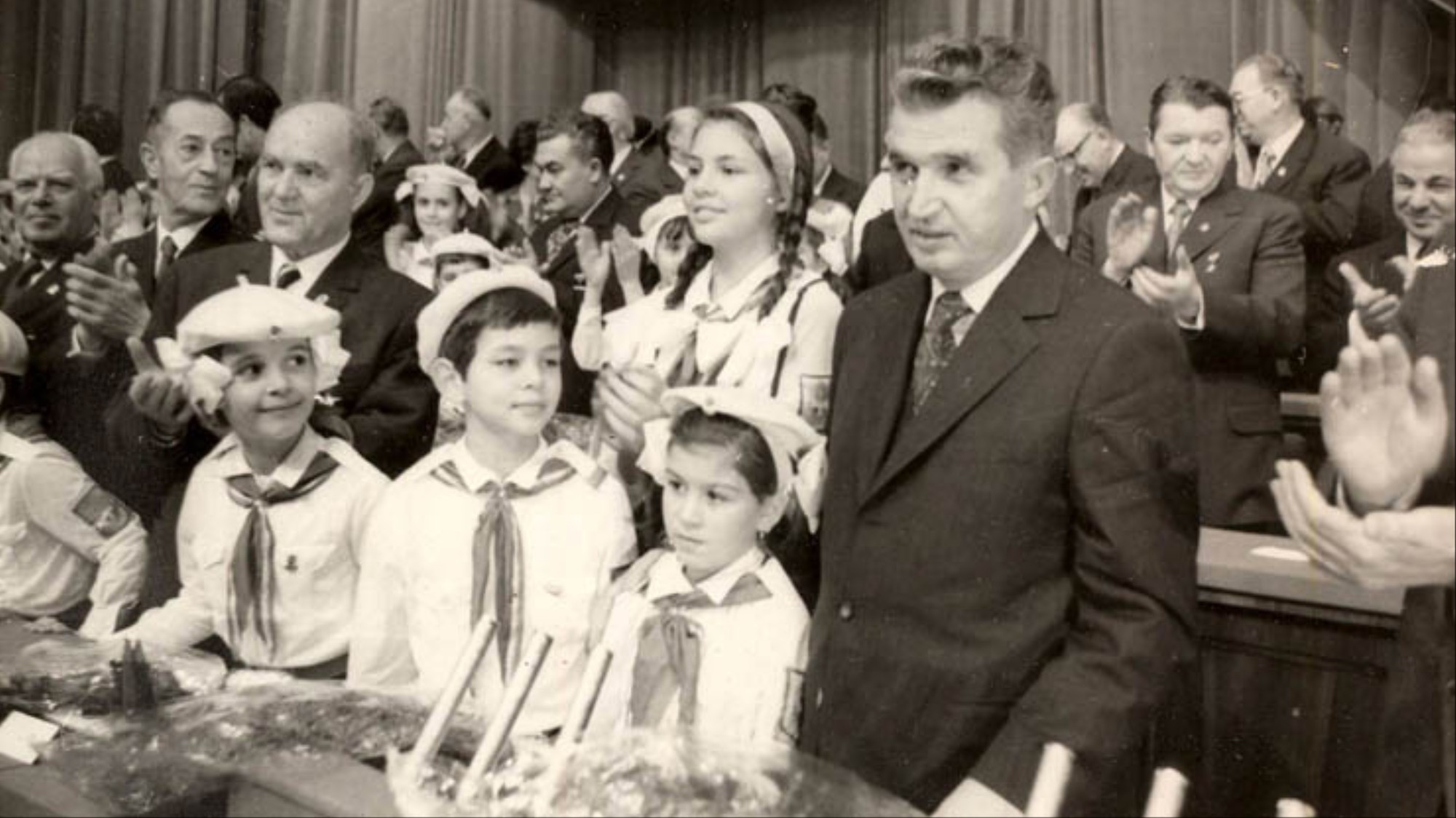 Cum A Vandut Nicolae Ceaușescu Copiii Romani Unor Familii Din