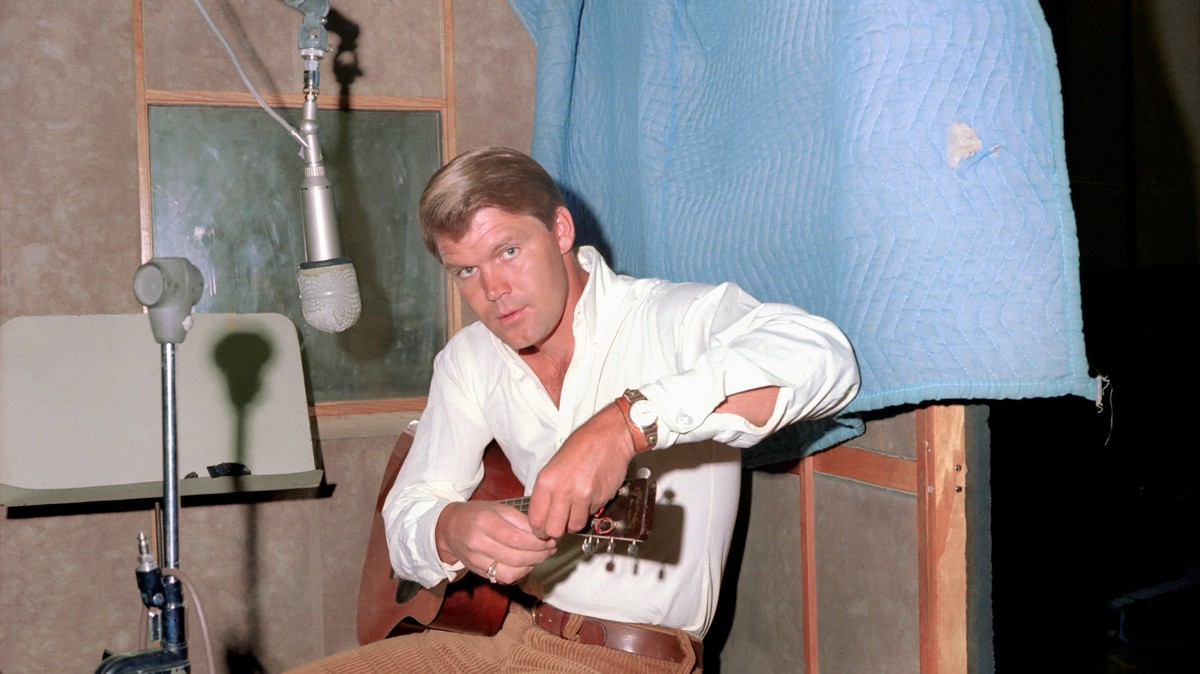 Country Legend Glen Campbell Is Dead at 81 - VICE