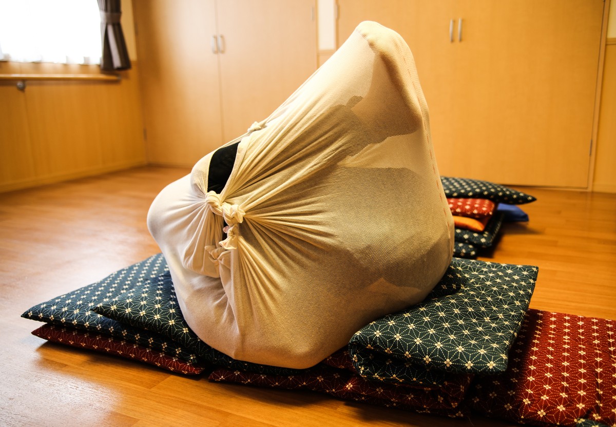 Japanese Adult Swaddling Therapy Put Me Back in the Womb