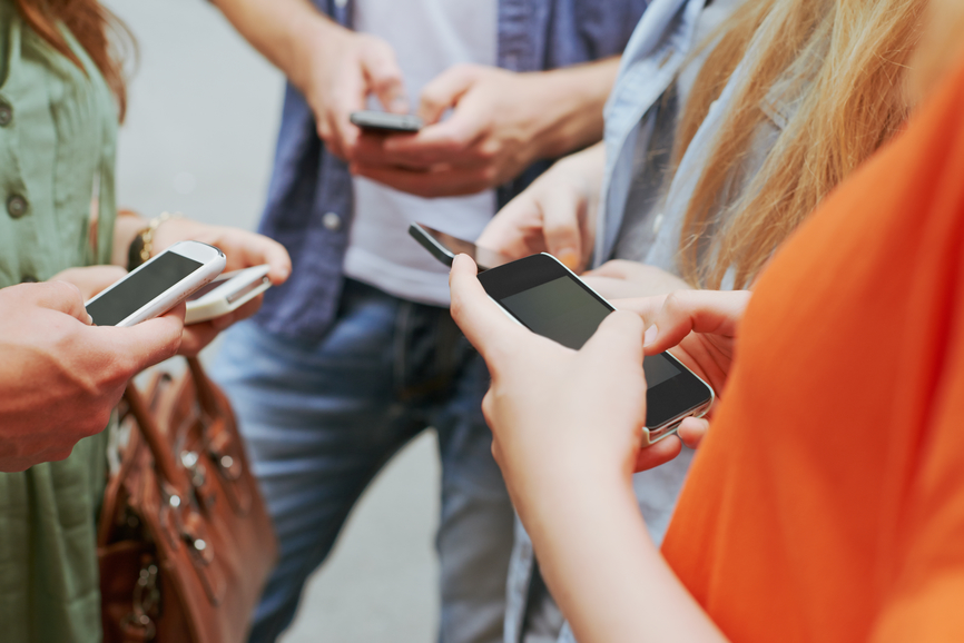Attention Le Crime Peut Nuire à Votre Santé Attention : communiquer seulement par SMS peut vous rendre asocial