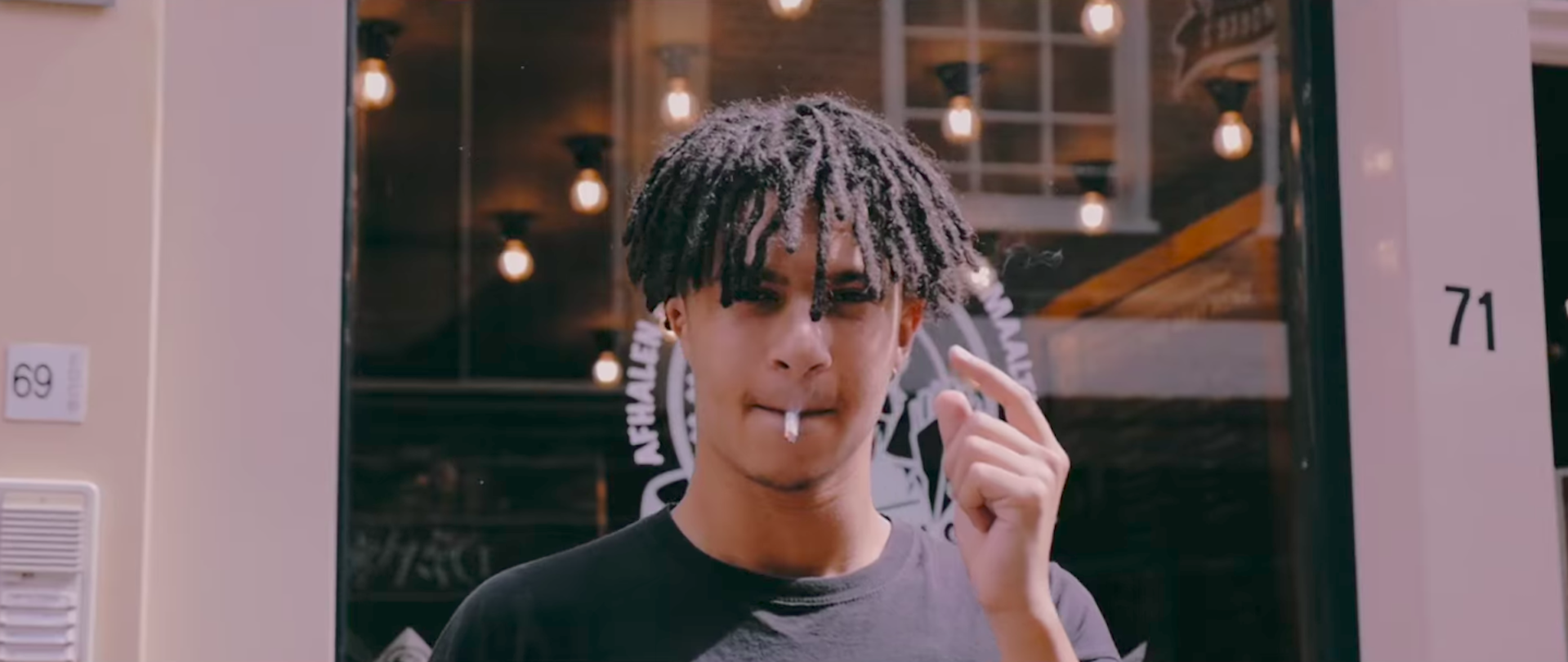 de nieuwe video van jacin trill ruikt naar snoepjes taksi de nieuwe video van jacin trill ruikt naar snoepjes taksi