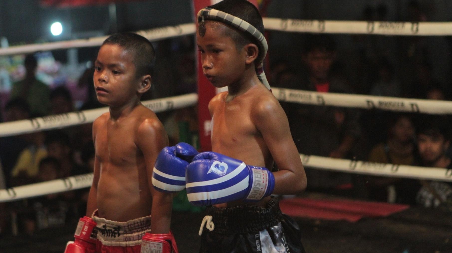 Sport. En Thaïlande, les enfants boxeurs doivent jeter l'éponge