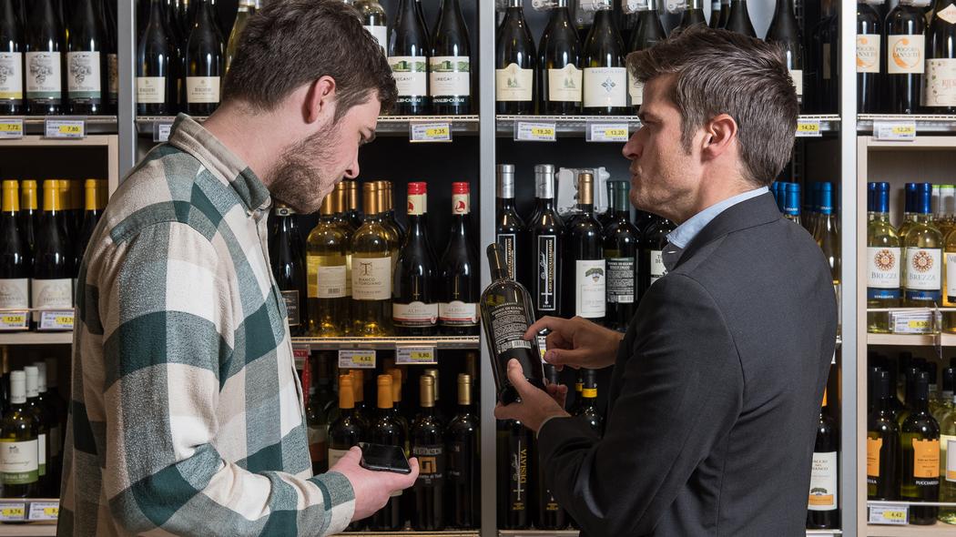 Ho fatto la spesa con un sommelier per capire che vini comprare quando hai  pochi soldi