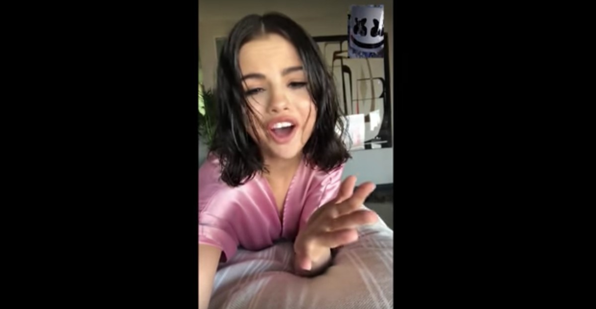 Selena Gomez Turned A Facetime Call Into Her Video For Wolves I D 0503