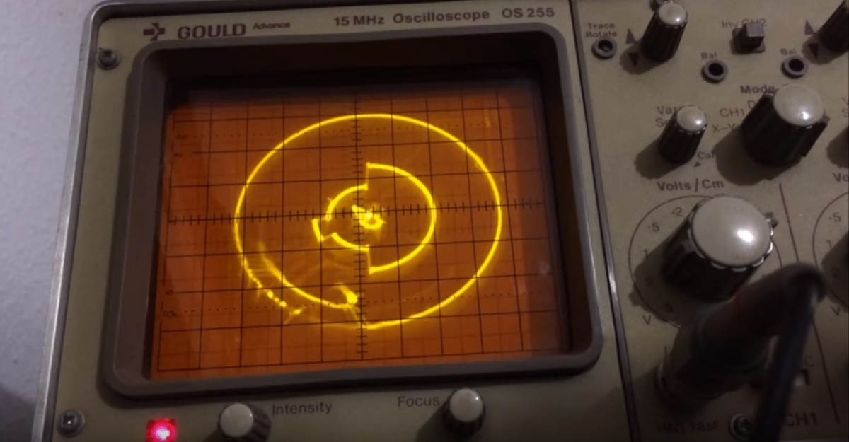 Watch This Awesome Oscilloscope 'Breakout' Game VICE
