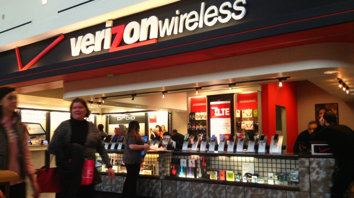 verizon-stores-become-target-of-national-protests-to-protect-net