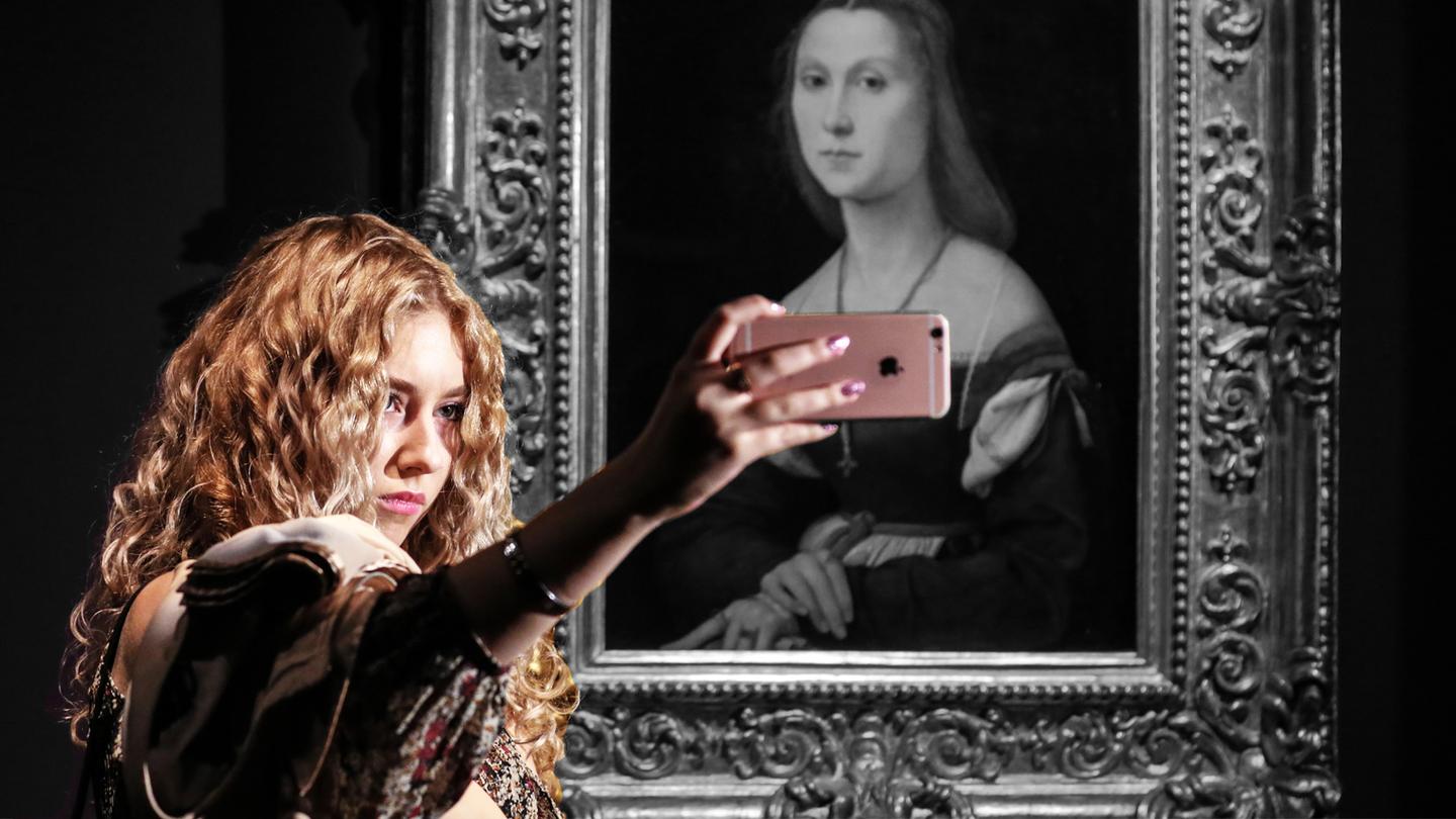 Es hora de dejar de odiar las selfies en los museos