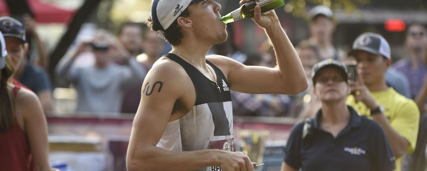 ビール飲みながら競走 のチャンピオンが手にしたもの ビール飲みながら競走 のチャンピオンが手にしたもの