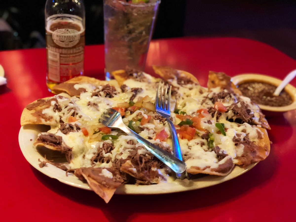 An El Paso Dive Bar Is Serving Some of the Best Nachos in America VICE